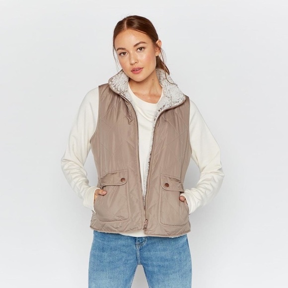 Thread & Supply Wubby Reversible Sherpa Vest - Picture 1 of 6